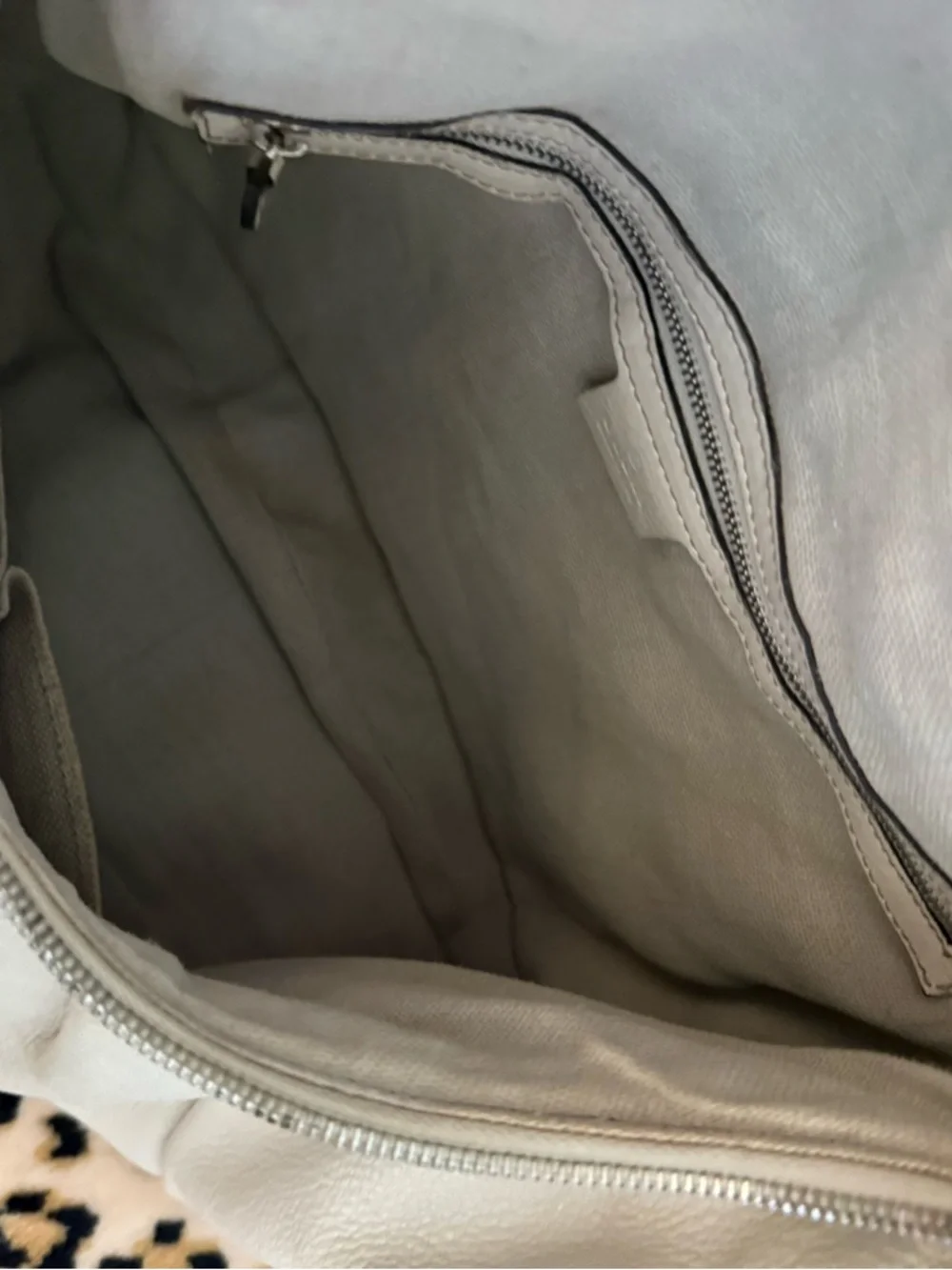 Gucci Cream Leather Shoulder Bag - Classic Hobo Style - Picture 4 of 4